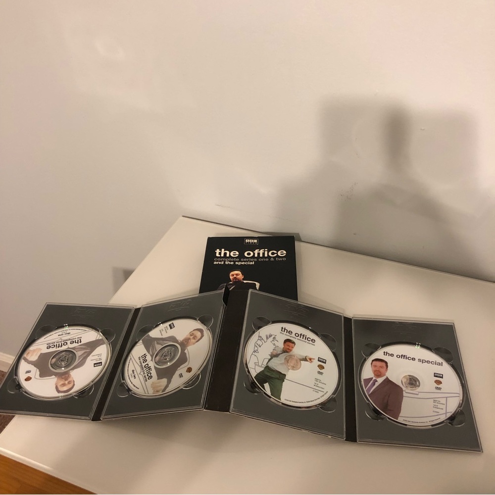 - BBC THE OFFICE COMPLETE SERIES SEASON 1 & 2 DVD 4 DISC SET